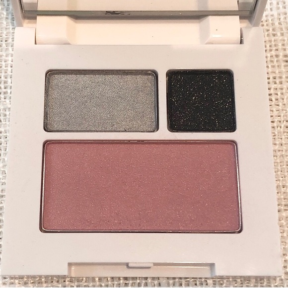 Clinique eyeshadow and blush compact - Picture 3 of 5